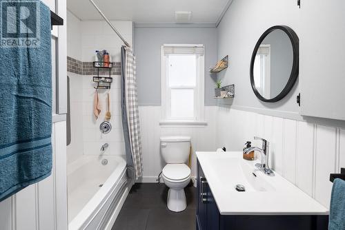 2604 42 Avenue, Vernon, BC - Indoor Photo Showing Bathroom