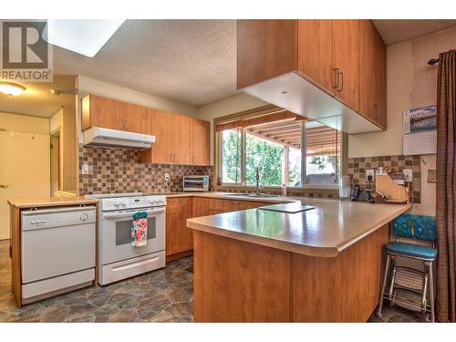 2272 Francis Street, Vernon, BC - Indoor Photo Showing Kitchen With Double Sink