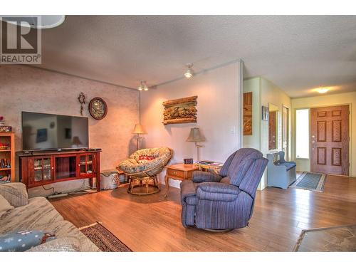 2272 Francis Street, Vernon, BC - Indoor Photo Showing Living Room