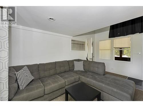 8259 Silver Star Road, Vernon, BC - Indoor Photo Showing Living Room