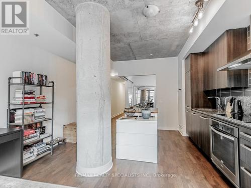 304 - 15 Beverley Street, Toronto, ON - Indoor Photo Showing Kitchen