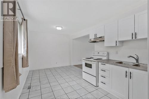 3010 Peace Court, Windsor, ON - Indoor Photo Showing Kitchen With Double Sink