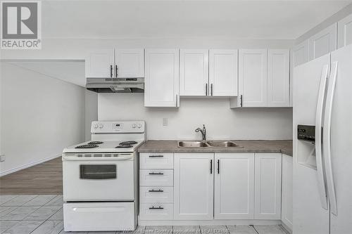 3010 Peace Court, Windsor, ON - Indoor Photo Showing Kitchen With Double Sink