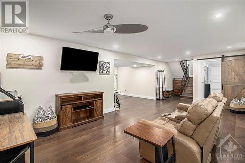 124 Hybrid Street, Embrun, ON - Indoor Photo Showing Living Room