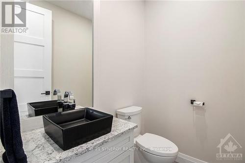 124 Hybrid Street, Russell, ON - Indoor Photo Showing Bathroom