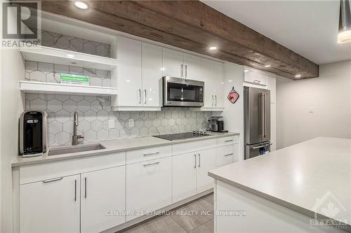 124 Hybrid Street, Russell, ON - Indoor Photo Showing Kitchen With Upgraded Kitchen