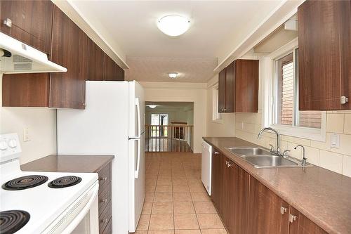 330 Locheed Drive, Hamilton, ON - Indoor Photo Showing Kitchen With Double Sink