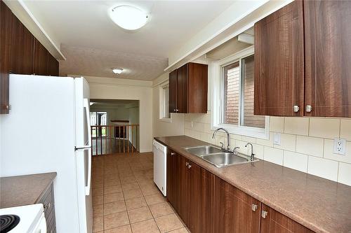 330 Locheed Drive, Hamilton, ON - Indoor Photo Showing Kitchen With Double Sink