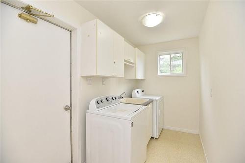 330 Locheed Drive, Hamilton, ON - Indoor Photo Showing Laundry Room