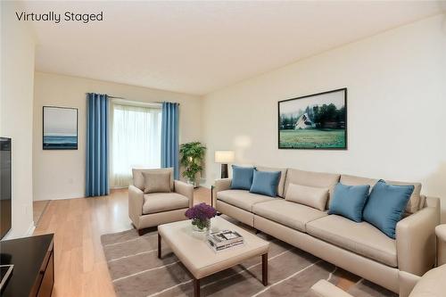 330 Locheed Drive, Hamilton, ON - Indoor Photo Showing Living Room