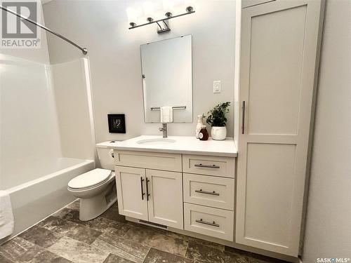 218 545 Hassard Close, Saskatoon, SK - Indoor Photo Showing Bathroom