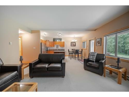 13 - 895 Dogwood Drive, Kimberley, BC - Indoor Photo Showing Living Room