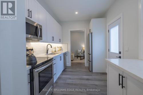 5 Florence Street, Hamilton, ON - Indoor Photo Showing Kitchen