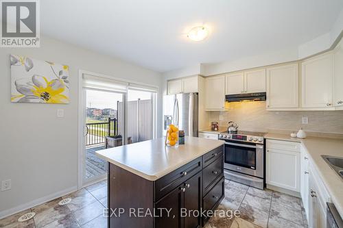 67 Ganton Heights, Brampton, ON - Indoor Photo Showing Kitchen With Double Sink With Upgraded Kitchen