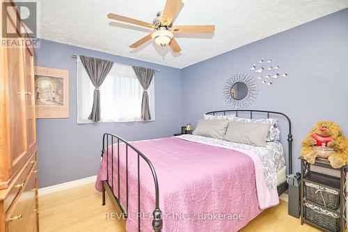 7623 Cavendish Drive, Niagara Falls, ON - Indoor Photo Showing Bedroom