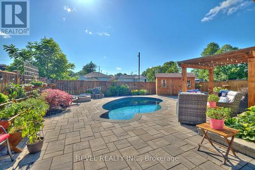 7623 Cavendish Drive, Niagara Falls, ON - Outdoor With In Ground Pool With Deck Patio Veranda