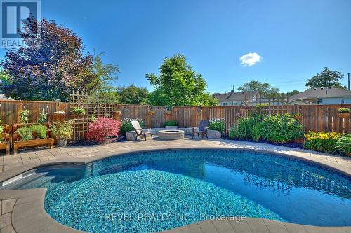 7623 Cavendish Drive, Niagara Falls, ON - Outdoor With In Ground Pool With Deck Patio Veranda With Backyard