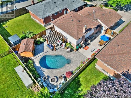 7623 Cavendish Drive, Niagara Falls, ON - Outdoor With In Ground Pool