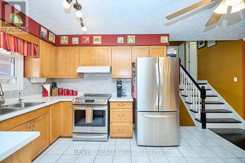 7623 Cavendish Drive, Niagara Falls, ON - Indoor Photo Showing Kitchen With Double Sink