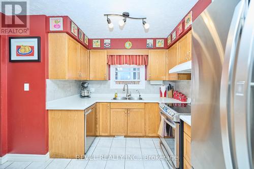 7623 Cavendish Drive, Niagara Falls, ON - Indoor Photo Showing Kitchen With Double Sink