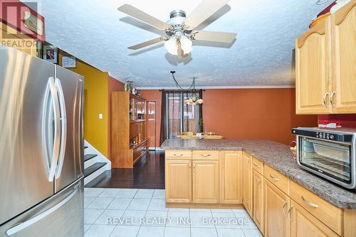 7623 Cavendish Drive, Niagara Falls, ON - Indoor Photo Showing Kitchen