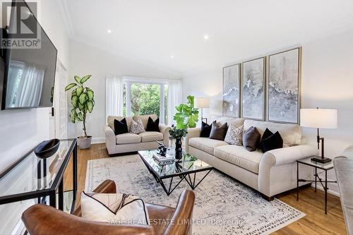 164 Sweeney Drive, Toronto, ON - Indoor Photo Showing Living Room