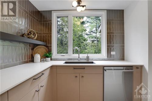 245 Ketchikan Crescent, Ottawa, ON - Indoor Photo Showing Kitchen