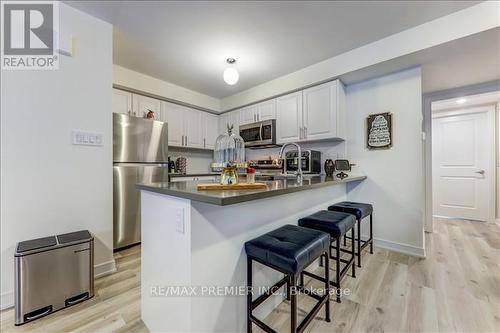 64 Appletree Lane, Barrie (Innis-Shore), ON - Indoor Photo Showing Kitchen