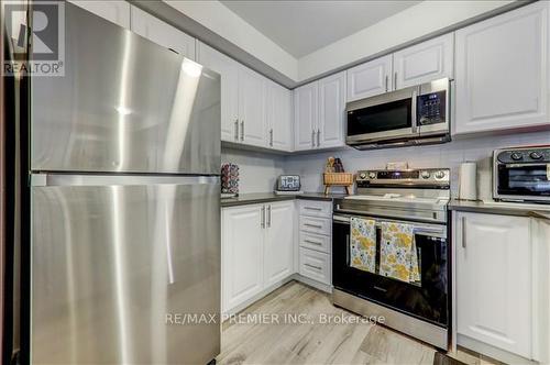 64 Appletree Lane, Barrie, ON - Indoor Photo Showing Kitchen