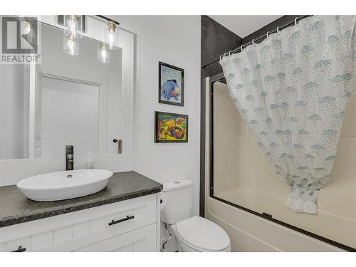 1648 Sunrise Road, Kelowna, BC - Indoor Photo Showing Bathroom