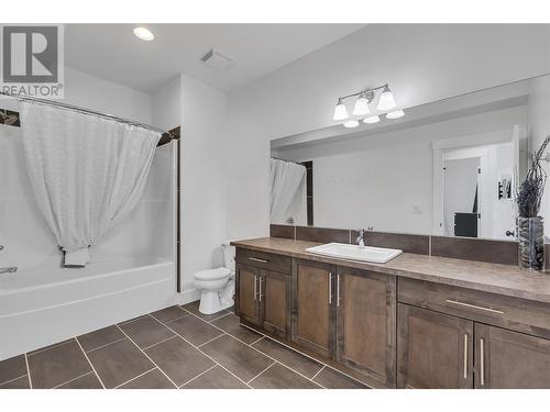 1648 Sunrise Road, Kelowna, BC - Indoor Photo Showing Bathroom