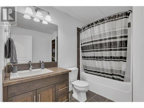 1648 Sunrise Road, Kelowna, BC - Indoor Photo Showing Bathroom