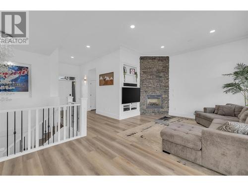 1648 Sunrise Road, Kelowna, BC - Indoor Photo Showing Living Room With Fireplace