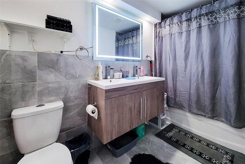 313 Fennell Avenue E, Hamilton, ON - Indoor Photo Showing Bathroom