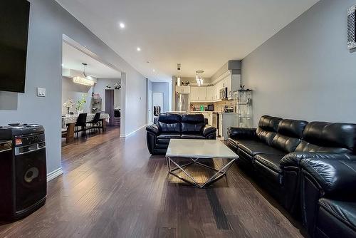 313 Fennell Avenue E, Hamilton, ON - Indoor Photo Showing Living Room