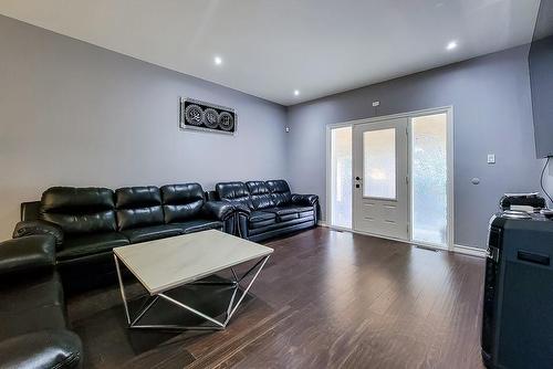 313 Fennell Avenue E, Hamilton, ON - Indoor Photo Showing Living Room