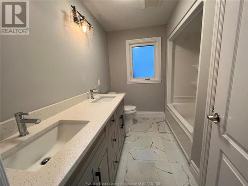 21 Noble, Amherstburg, ON - Indoor Photo Showing Bathroom