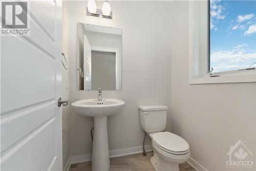 769 Derreen Avenue, Ottawa, ON - Indoor Photo Showing Bathroom