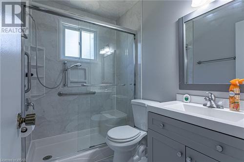 170 Speight Boulevard, London, ON - Indoor Photo Showing Bathroom