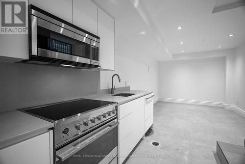 184 Lippincott Street, Toronto, ON - Indoor Photo Showing Kitchen