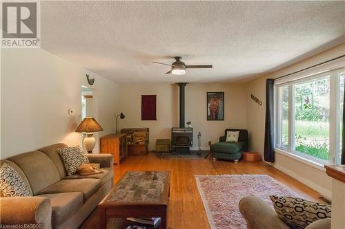 478 Bruce Road 9, South Bruce Peninsula, ON - Indoor Photo Showing Living Room