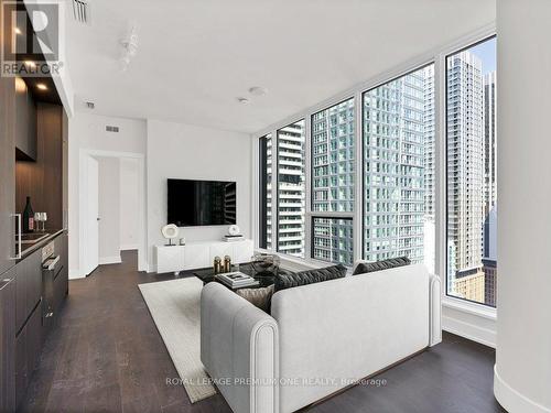 2206 - 15 Mercer Street, Toronto, ON - Indoor Photo Showing Living Room