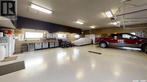 Verendrye Creek Acres, Kindersley Rm No. 290, SK - Indoor Photo Showing Garage