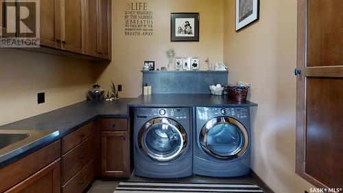 Verendrye Creek Acres, Kindersley Rm No. 290, SK - Indoor Photo Showing Laundry Room