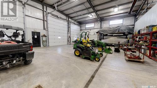 Verendrye Creek Acres, Kindersley Rm No. 290, SK - Indoor Photo Showing Garage