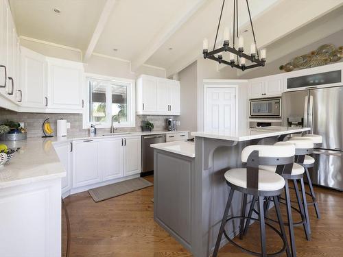 Kitchen - 1593 Boul. Perrot, Notre-Dame-De-L'Île-Perrot, QC - Indoor Photo Showing Kitchen With Upgraded Kitchen