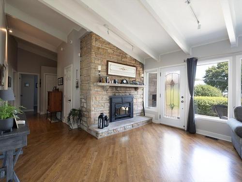 Hall - 1593 Boul. Perrot, Notre-Dame-De-L'Île-Perrot, QC - Indoor Photo Showing Living Room With Fireplace