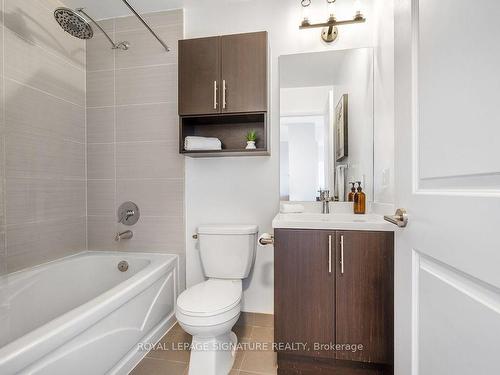 903-530 St Clair Ave W, Toronto, ON - Indoor Photo Showing Bathroom