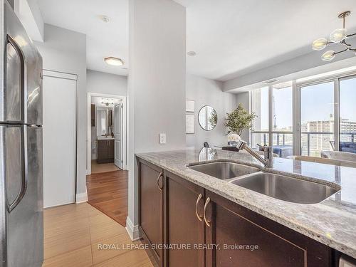 903-530 St Clair Ave W, Toronto, ON - Indoor Photo Showing Kitchen With Double Sink