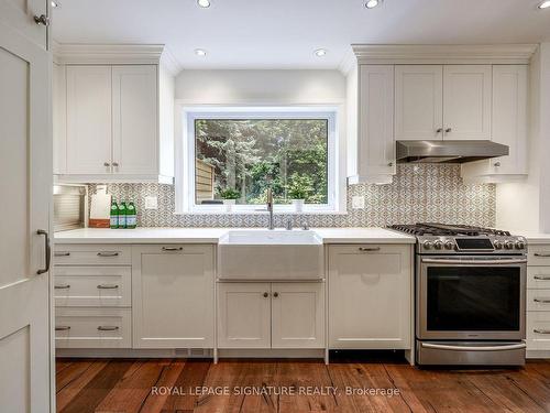 68 Sonneck Sq, Toronto, ON - Indoor Photo Showing Kitchen With Upgraded Kitchen
